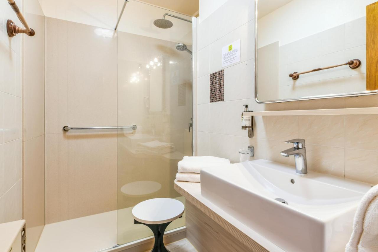 Aux Tauzins Hotell Montfort-en-Chalosse Eksteriør bilde