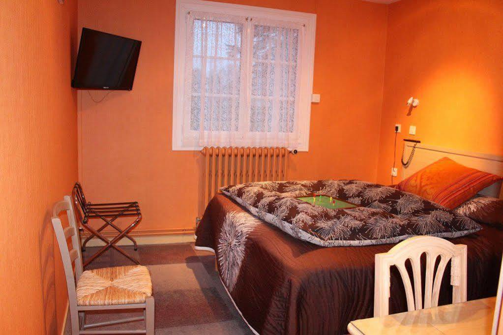 Aux Tauzins Hotell Montfort-en-Chalosse Eksteriør bilde
