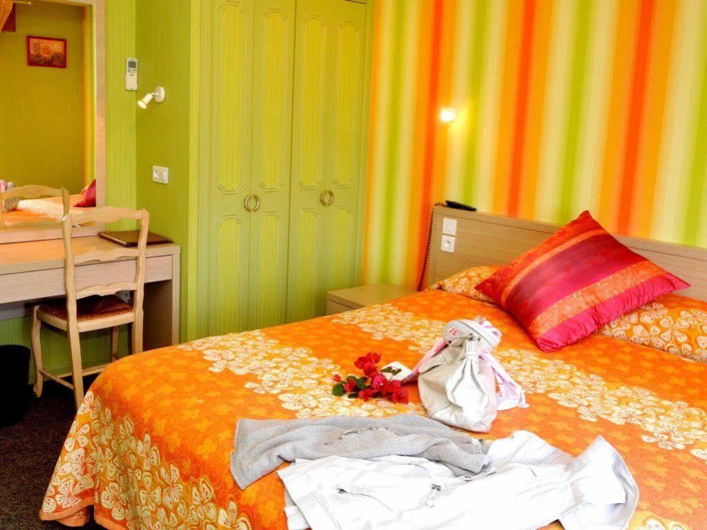 Aux Tauzins Hotell Montfort-en-Chalosse Eksteriør bilde
