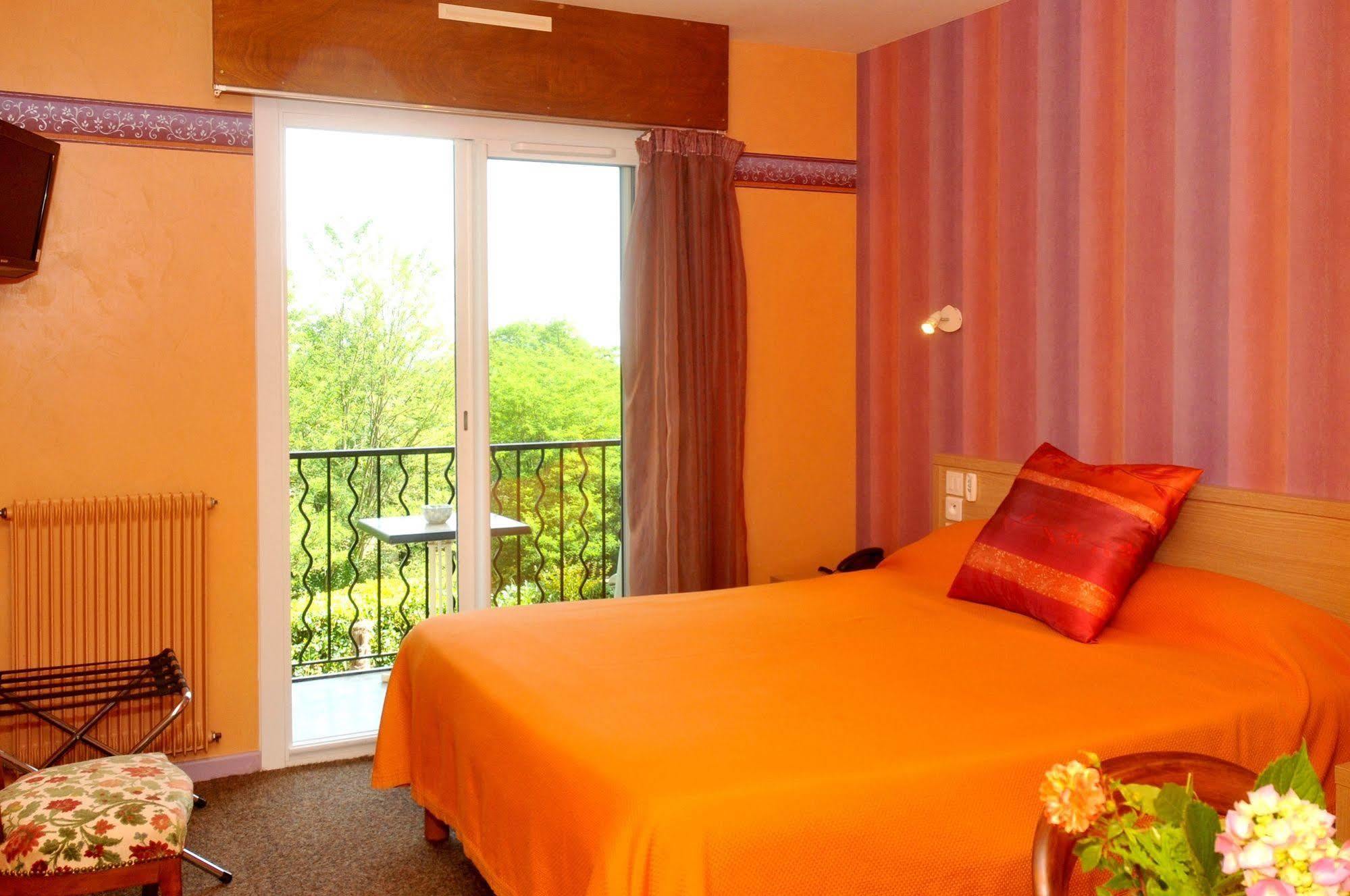 Aux Tauzins Hotell Montfort-en-Chalosse Eksteriør bilde