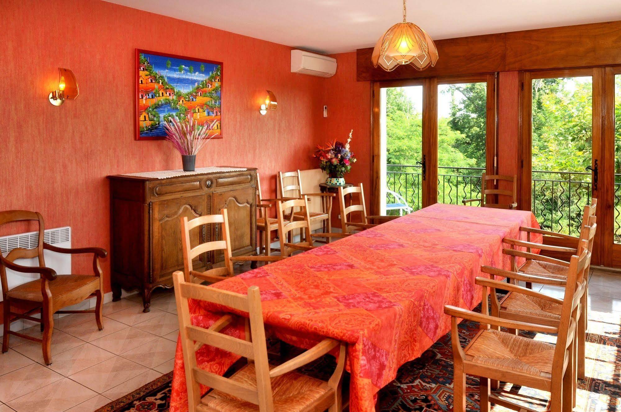 Aux Tauzins Hotell Montfort-en-Chalosse Eksteriør bilde